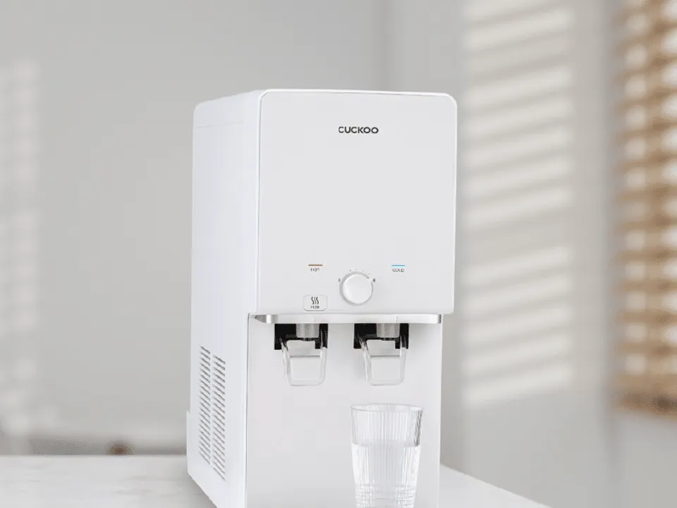 CUCKOO water purifier: Little hands, safe.